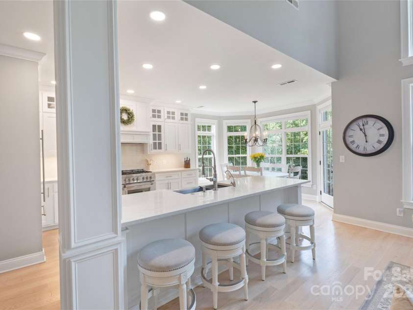 4660 Sugar Plum Lane, Davidson, NC 28036.  MLS# CAR4273062, YatesRealty ID 29516. Breakfast Bar.