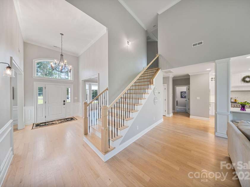 4660 Sugar Plum Lane, Davidson, NC 28036.  MLS# CAR4273062, YatesRealty ID 29516. Second Level w/3 Guest Bedrooms; 1 ensuite bath and 1 w/tub/shower and water closet shared.