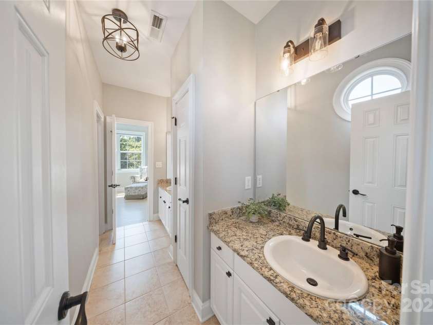 4660 Sugar Plum Lane, Davidson, NC 28036.  MLS# CAR4273062, YatesRealty ID 29516. Shared bathroom with private, tub/shower and commode room