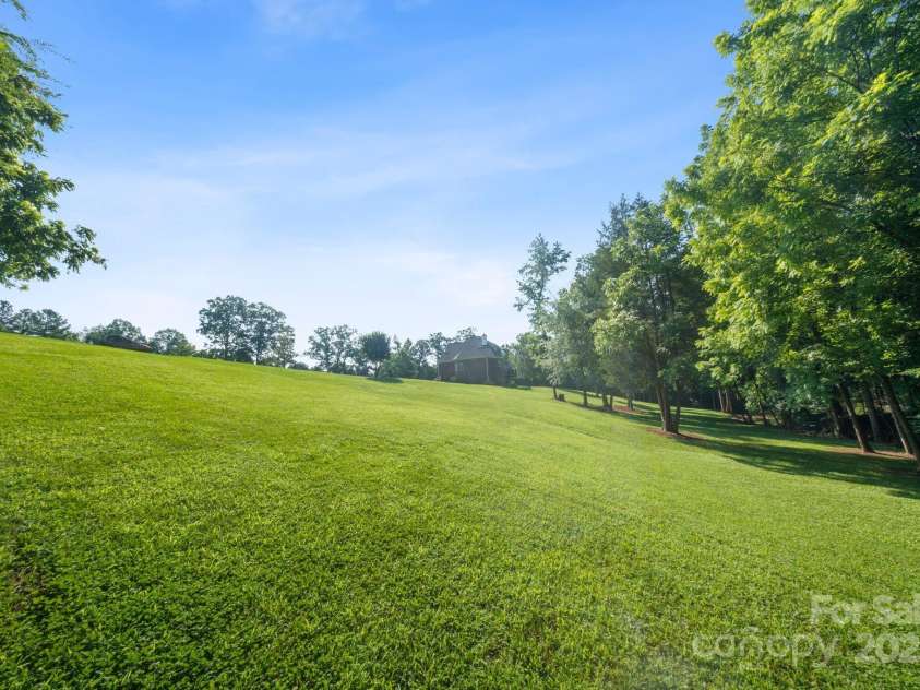 4660 Sugar Plum Lane, Davidson, NC 28036.  MLS# CAR4273062, YatesRealty ID 29516. So many opportunities for this large estate property