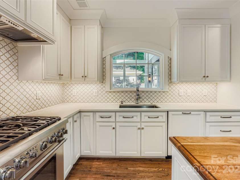 3826 Haven Drive, Charlotte, NC 28209.  MLS# CAR4286132, YatesRealty ID 29518. 