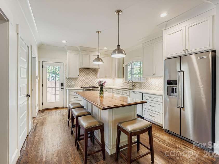 3826 Haven Drive, Charlotte, NC 28209.  MLS# CAR4286132, YatesRealty ID 29518. 