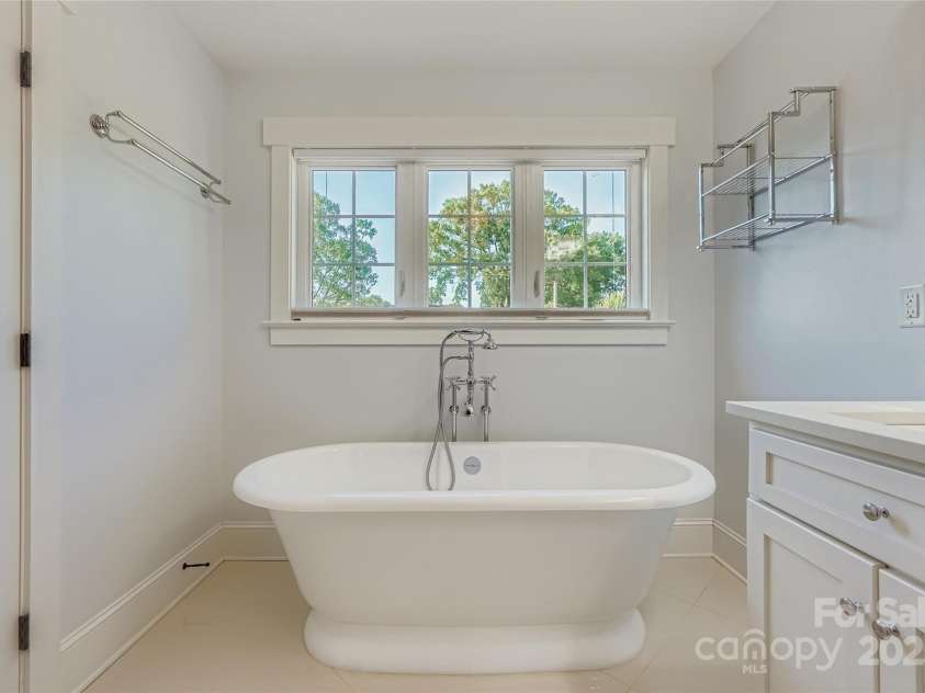 3826 Haven Drive, Charlotte, NC 28209.  MLS# CAR4286132, YatesRealty ID 29518. 