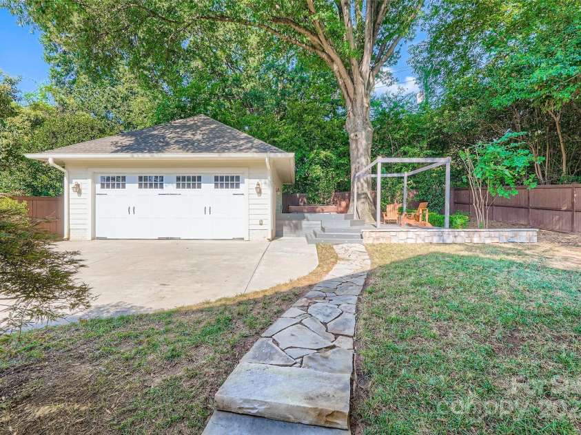 3826 Haven Drive, Charlotte, NC 28209.  MLS# CAR4286132, YatesRealty ID 29518. 