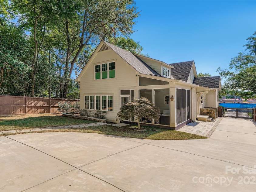 3826 Haven Drive, Charlotte, NC 28209.  MLS# CAR4286132, YatesRealty ID 29518. 