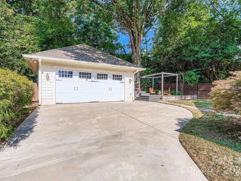 3826 Haven Drive, Charlotte, NC 28209.  MLS# CAR4286132, YatesRealty ID 29518. 