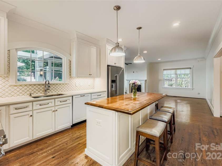 3826 Haven Drive, Charlotte, NC 28209.  MLS# CAR4286132, YatesRealty ID 29518. Kitchen