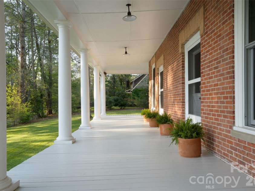600 Main Street, Brevard, NC 28712.  MLS# CAR4368394, YatesRealty ID 29519. 