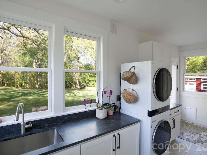 600 Main Street, Brevard, NC 28712.  MLS# CAR4368394, YatesRealty ID 29519. 