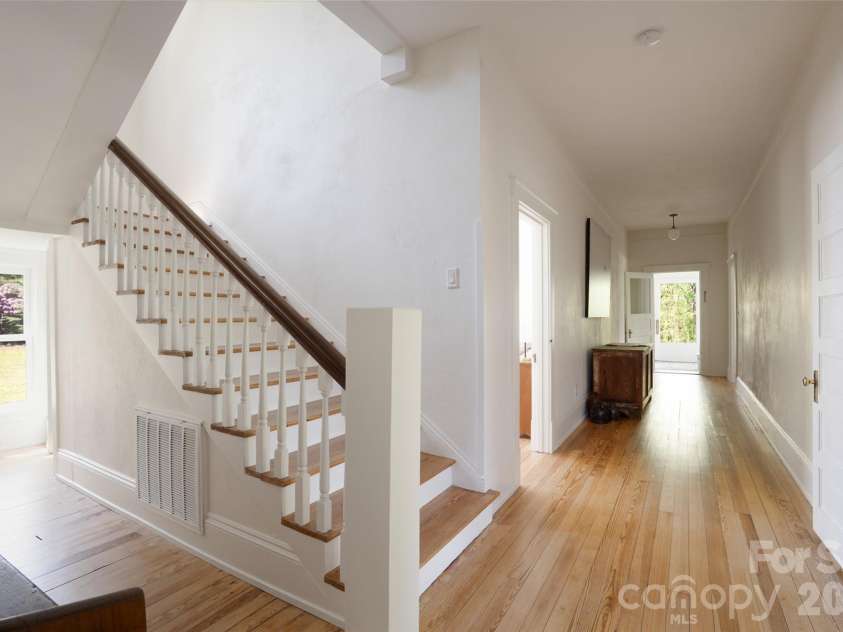 600 Main Street, Brevard, NC 28712.  MLS# CAR4368394, YatesRealty ID 29519. 