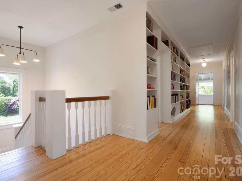 600 Main Street, Brevard, NC 28712.  MLS# CAR4368394, YatesRealty ID 29519. 