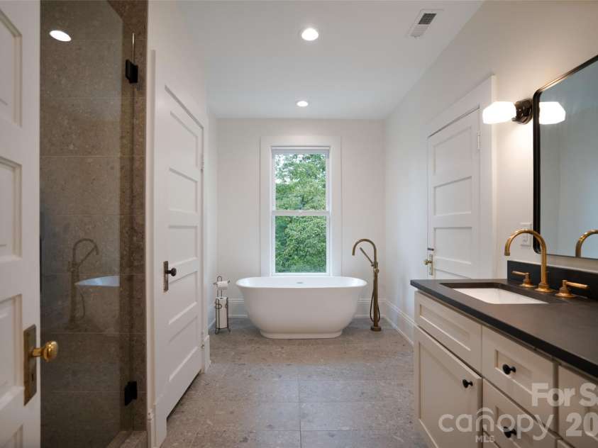 600 Main Street, Brevard, NC 28712.  MLS# CAR4368394, YatesRealty ID 29519. 