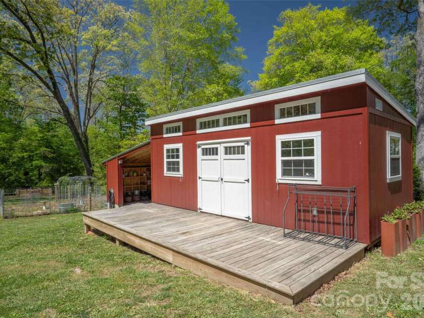 600 Main Street, Brevard, NC 28712.  MLS# CAR4368394, YatesRealty ID 29519. 