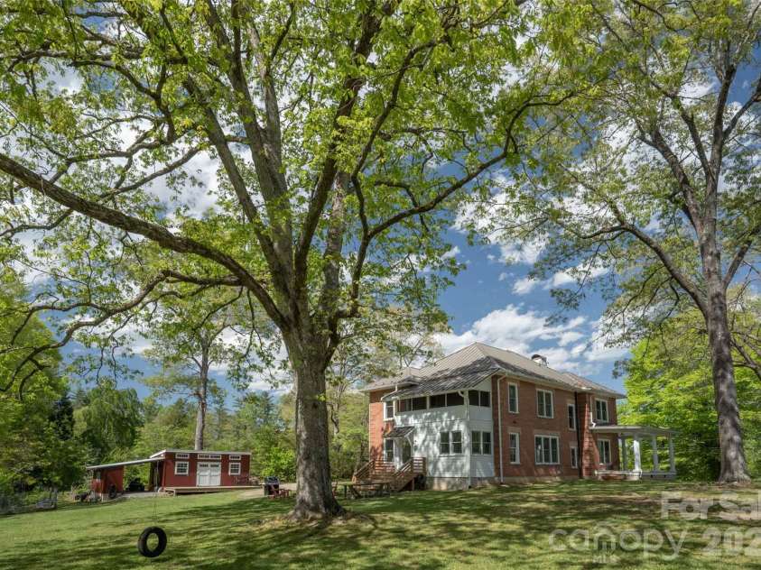 600 Main Street, Brevard, NC 28712.  MLS# CAR4368394, YatesRealty ID 29519. 