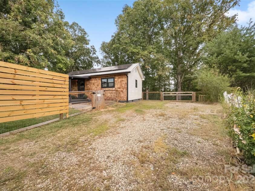 20 Indian Camp Branch Road, Weaverville, NC 28787.  MLS# CAR4303933, YatesRealty ID 2952. 