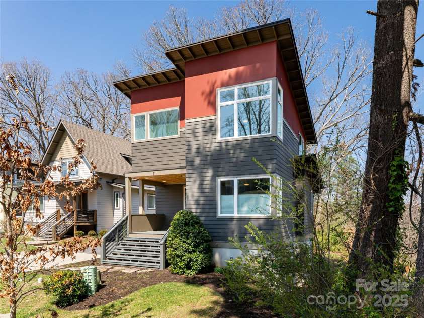 7 Mauricet Lane, Asheville, NC 28806.  MLS# CAR4241872, YatesRealty ID 2952. 