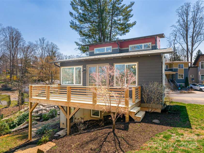 7 Mauricet Lane, Asheville, NC 28806.  MLS# CAR4241872, YatesRealty ID 2952. 