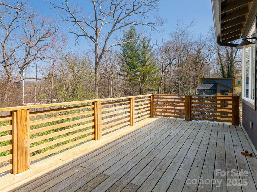 7 Mauricet Lane, Asheville, NC 28806.  MLS# CAR4241872, YatesRealty ID 2952. 