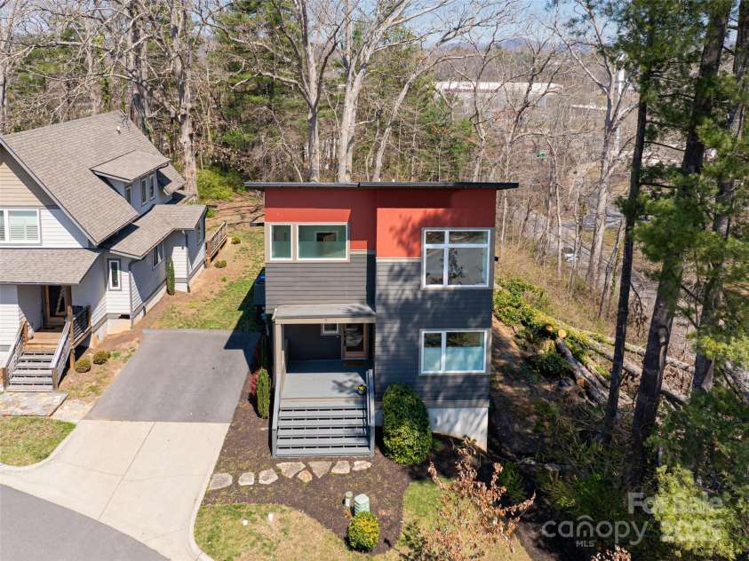 7 Mauricet Lane, Asheville, NC 28806.  MLS# CAR4241872, YatesRealty ID 2952. 