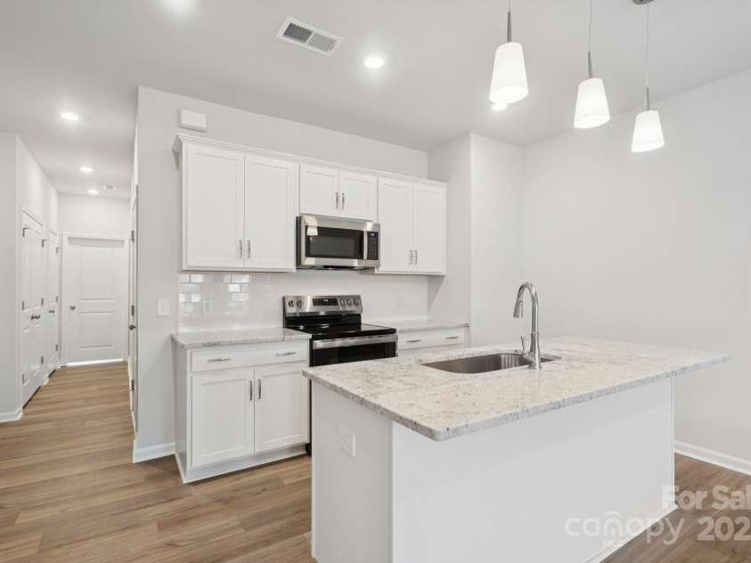 4742 Lakeview Road, Charlotte, NC 28216.  MLS# CAR4261326, YatesRealty ID 29520. Kitchen
