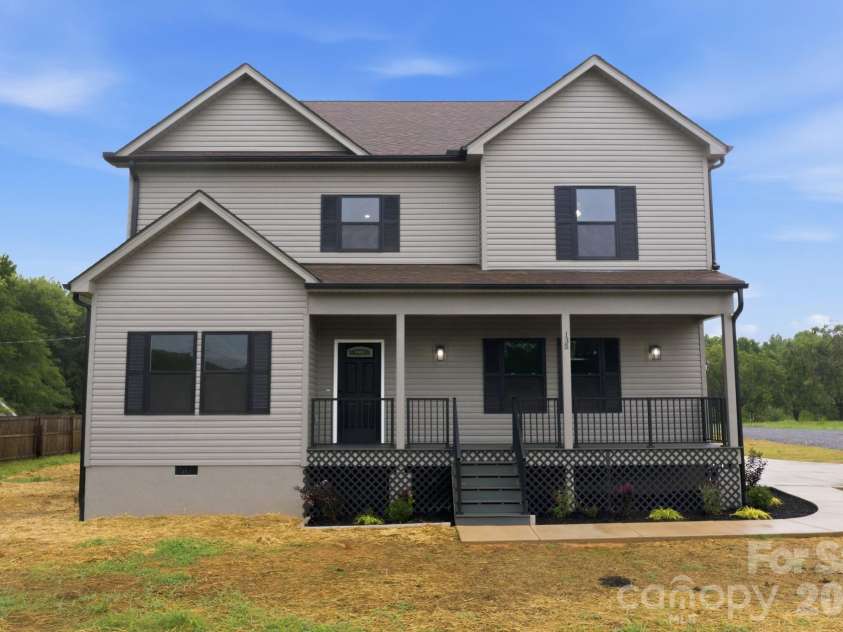 135 Elmwood Road, Statesville, NC 28625.  MLS# CAR4391548, YatesRealty ID 29521. 