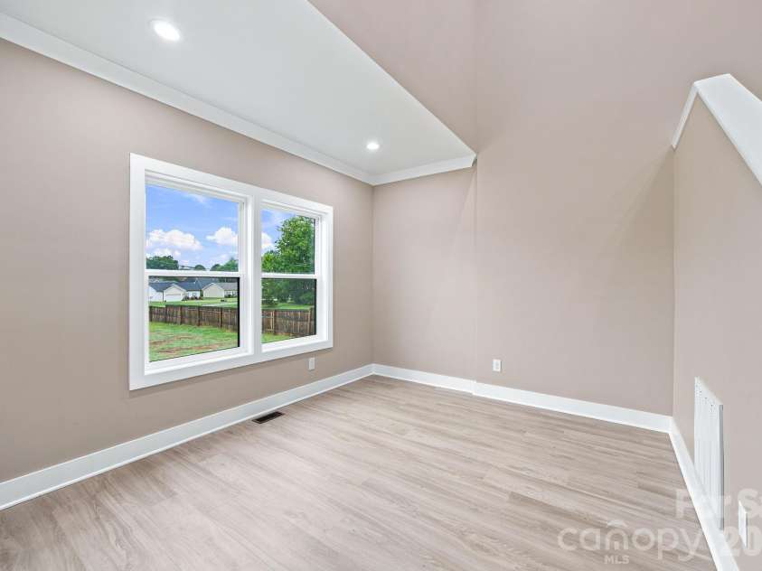 135 Elmwood Road, Statesville, NC 28625.  MLS# CAR4391548, YatesRealty ID 29521. 