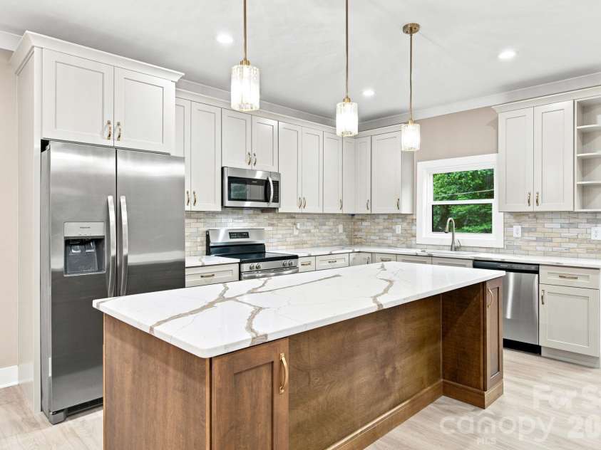 135 Elmwood Road, Statesville, NC 28625.  MLS# CAR4391548, YatesRealty ID 29521. 