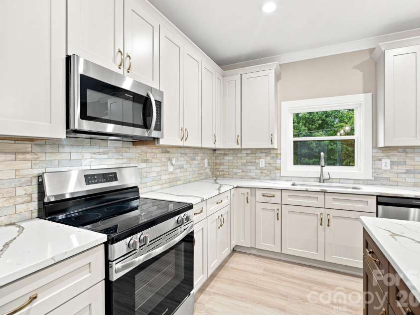 135 Elmwood Road, Statesville, NC 28625.  MLS# CAR4391548, YatesRealty ID 29521. 