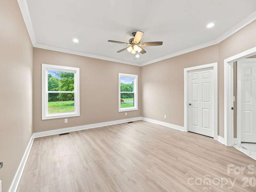 135 Elmwood Road, Statesville, NC 28625.  MLS# CAR4391548, YatesRealty ID 29521. 