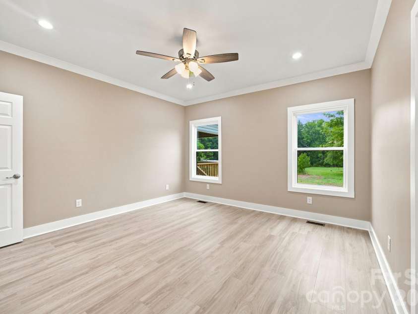 135 Elmwood Road, Statesville, NC 28625.  MLS# CAR4391548, YatesRealty ID 29521. 