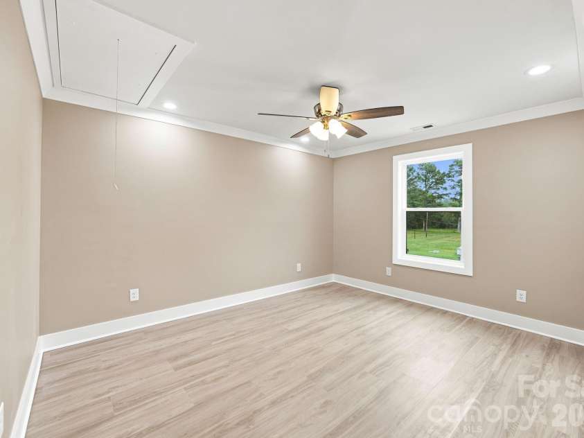 135 Elmwood Road, Statesville, NC 28625.  MLS# CAR4391548, YatesRealty ID 29521. 