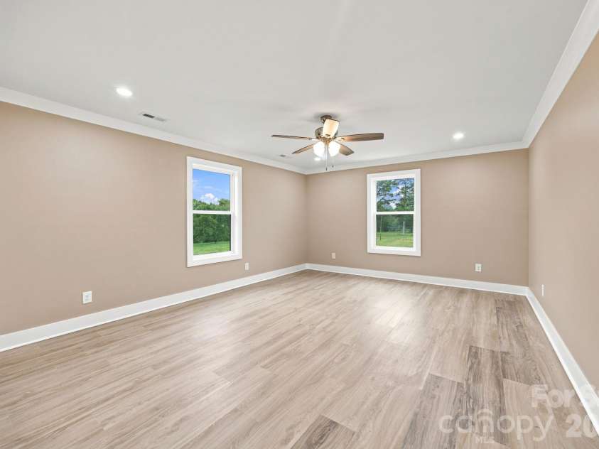 135 Elmwood Road, Statesville, NC 28625.  MLS# CAR4391548, YatesRealty ID 29521. 