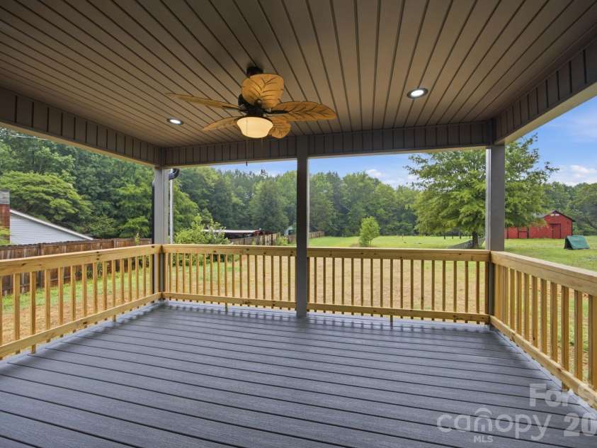 135 Elmwood Road, Statesville, NC 28625.  MLS# CAR4391548, YatesRealty ID 29521. 