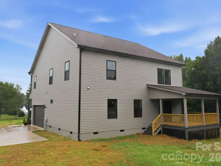 135 Elmwood Road, Statesville, NC 28625.  MLS# CAR4391548, YatesRealty ID 29521. 