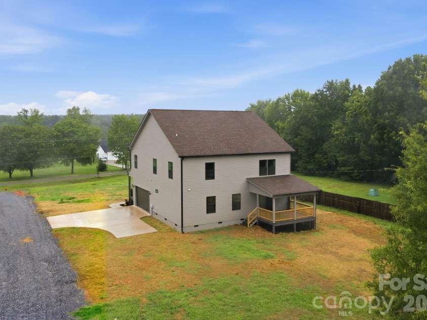 135 Elmwood Road, Statesville, NC 28625.  MLS# CAR4391548, YatesRealty ID 29521. 