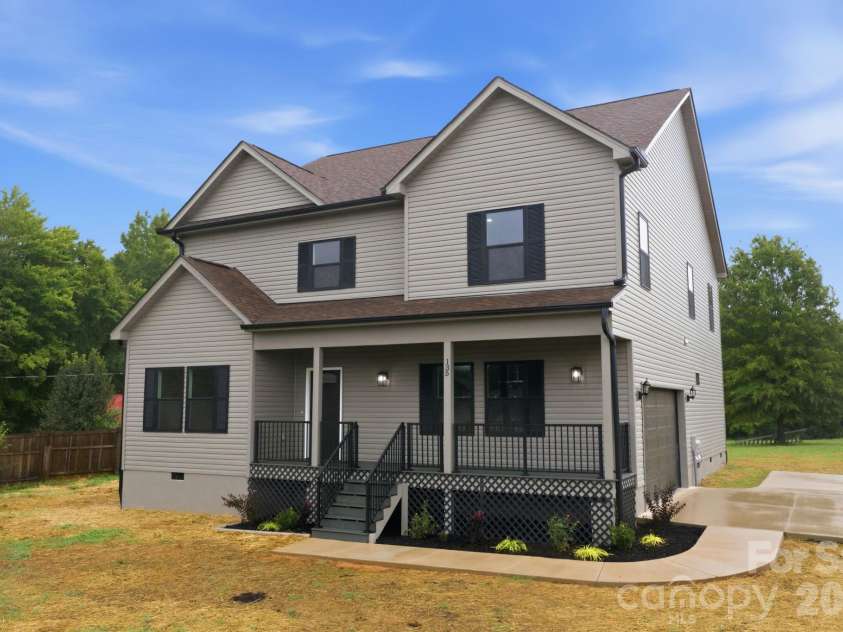 135 Elmwood Road, Statesville, NC 28625.  MLS# CAR4391548, YatesRealty ID 29521. 