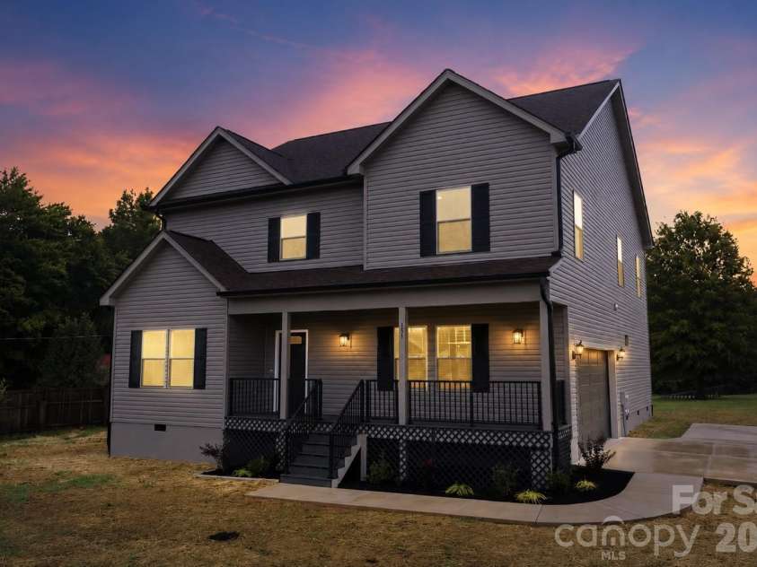 135 Elmwood Road, Statesville, NC 28625.  MLS# CAR4391548, YatesRealty ID 29521. 