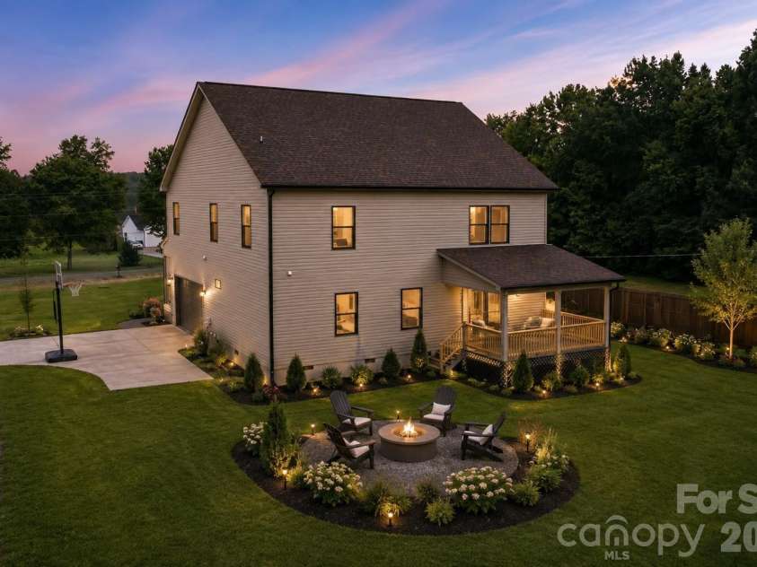 135 Elmwood Road, Statesville, NC 28625.  MLS# CAR4391548, YatesRealty ID 29521. 