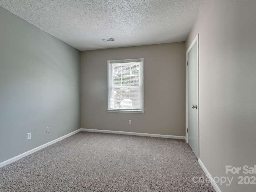 4705 Old Lantern Way, Charlotte, NC 28212.  MLS# CAR4286575, YatesRealty ID 29522. 