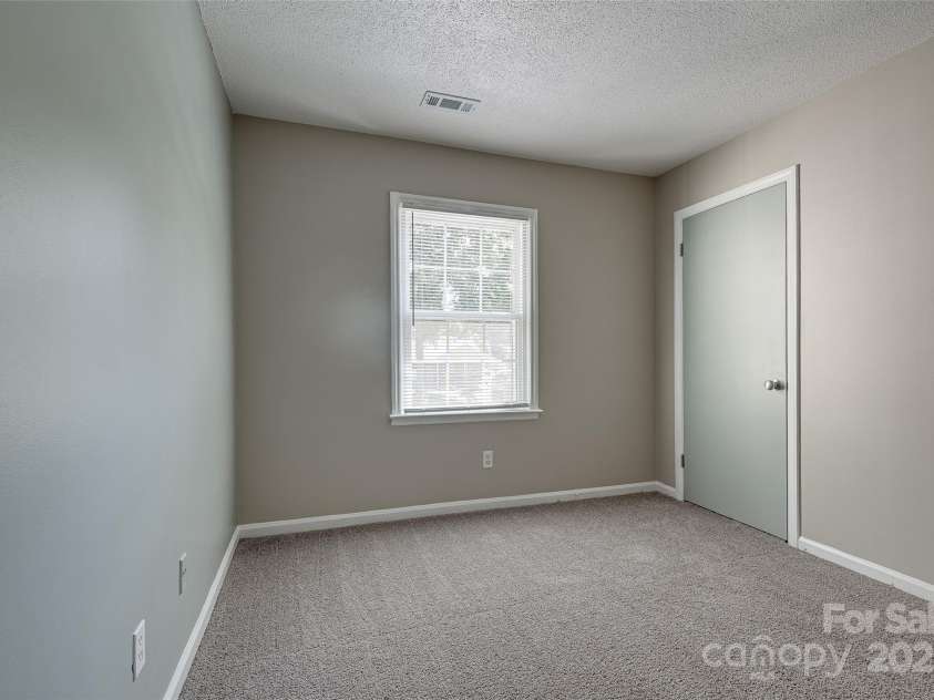 4705 Old Lantern Way, Charlotte, NC 28212.  MLS# CAR4286575, YatesRealty ID 29522. 