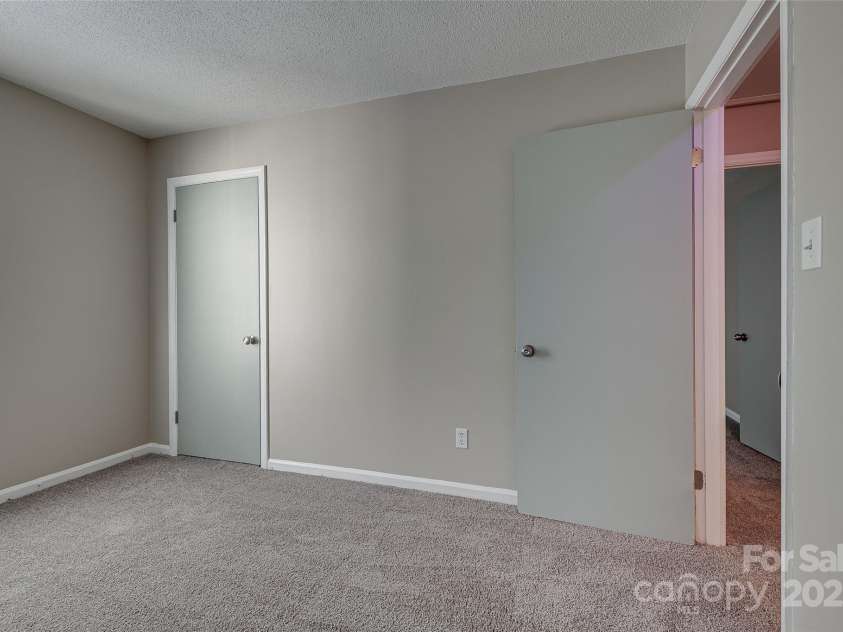4705 Old Lantern Way, Charlotte, NC 28212.  MLS# CAR4286575, YatesRealty ID 29522. 