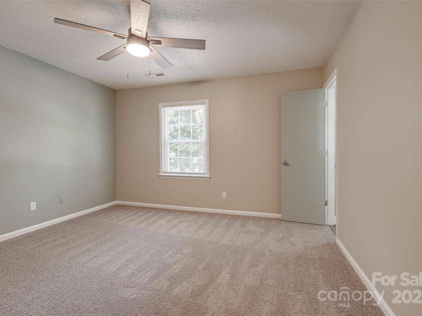 4705 Old Lantern Way, Charlotte, NC 28212.  MLS# CAR4286575, YatesRealty ID 29522. 