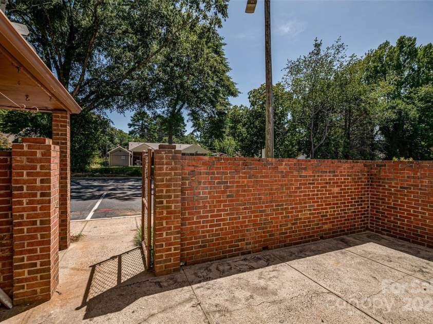 4705 Old Lantern Way, Charlotte, NC 28212.  MLS# CAR4286575, YatesRealty ID 29522. 