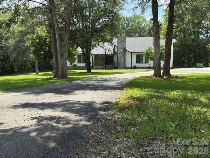 7825 Plott Road, Charlotte, NC 28215.  MLS# CAR4392291, YatesRealty ID 29524. 