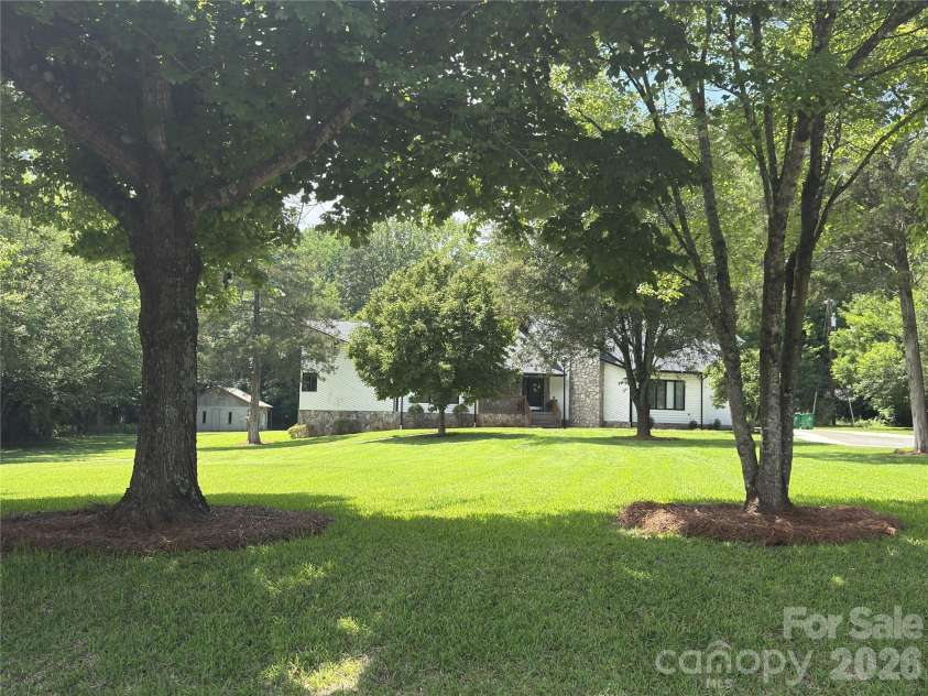 7825 Plott Road, Charlotte, NC 28215.  MLS# CAR4392291, YatesRealty ID 29524. 