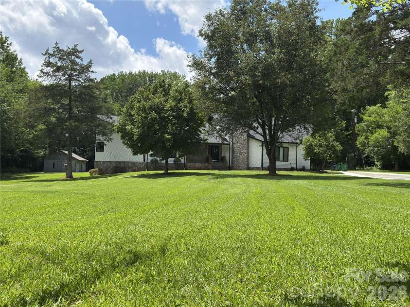 7825 Plott Road, Charlotte, NC 28215.  MLS# CAR4392291, YatesRealty ID 29524. 