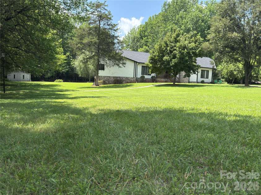 7825 Plott Road, Charlotte, NC 28215.  MLS# CAR4392291, YatesRealty ID 29524. 
