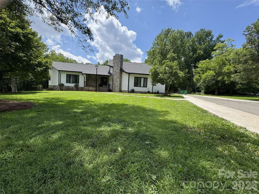 7825 Plott Road, Charlotte, NC 28215.  MLS# CAR4392291, YatesRealty ID 29524. 