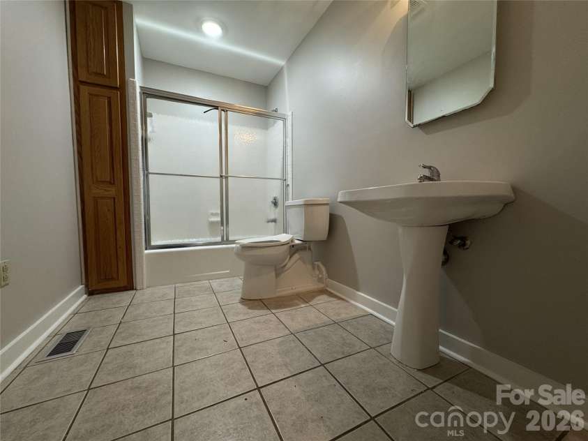 7825 Plott Road, Charlotte, NC 28215.  MLS# CAR4392291, YatesRealty ID 29524. 