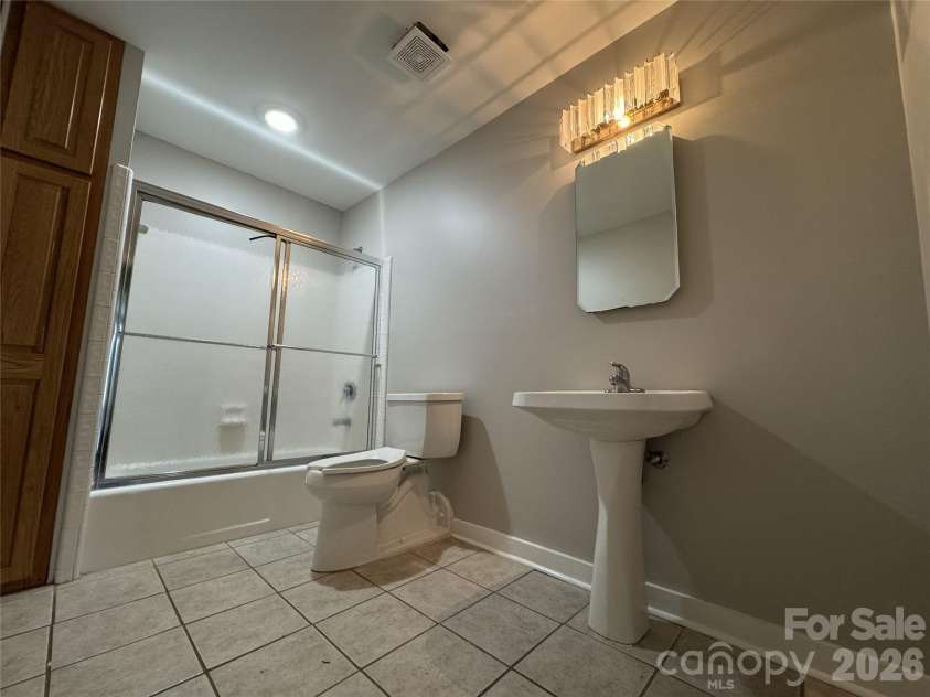 7825 Plott Road, Charlotte, NC 28215.  MLS# CAR4392291, YatesRealty ID 29524. 